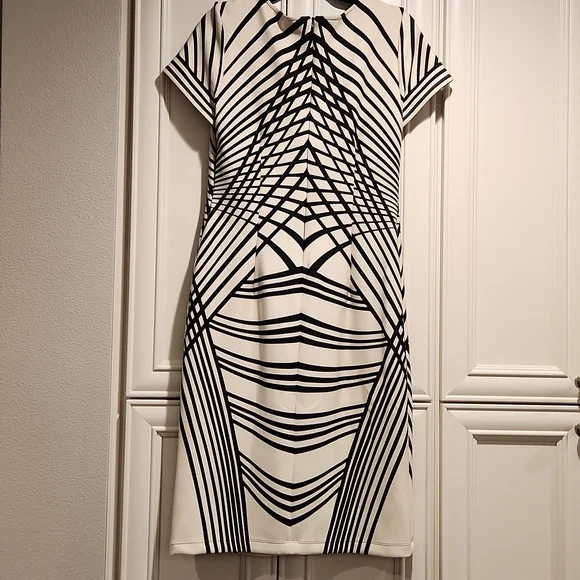 GABBY SKYE | Scuba Geo Print Sheath Dress - Picture 3 of 4